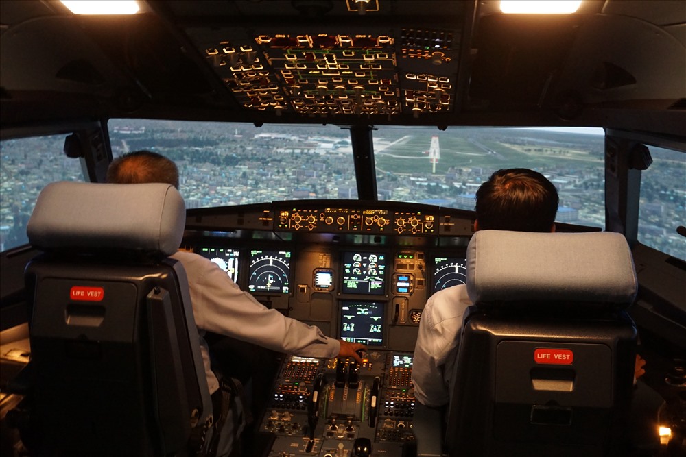 ngồi ở khoang lái máy bay có thể biết được độ cao của máy bay