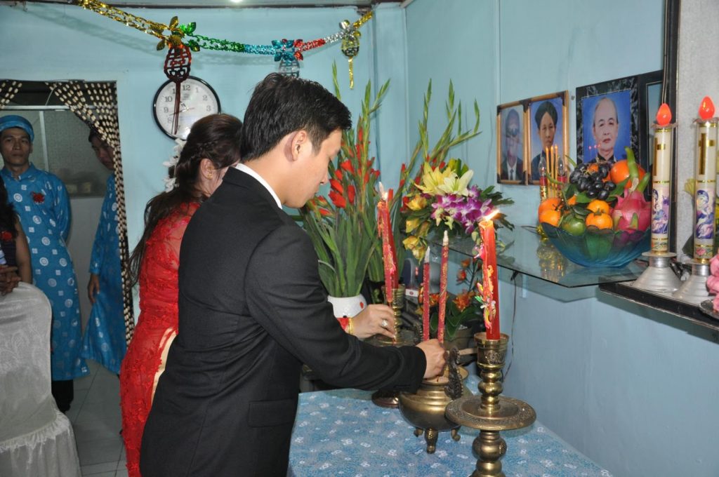 thờ kính tổ tiên là phong tục tốt đẹp của người dân Việt nam