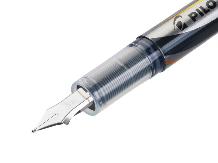 bút máy có thể tự động chảy mực ra